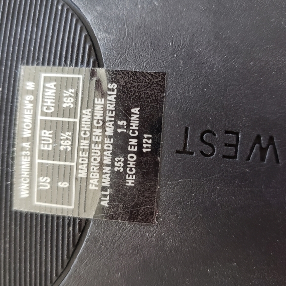 Nine West NWT Studded Slip On Sandals - Picture 9 of 10